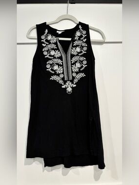 J. Jill Small Black Sleeveless Tunic with White Floral Embroidery